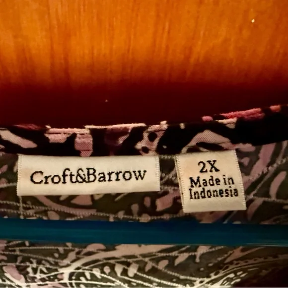 Croft & Barrow Colorful Top. - Picture 3 of 5